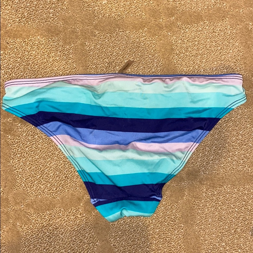 Bikini - Picture 2 of 3